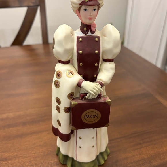 Avon Burgundy and Cream Victorian Figurine with Floral Lamp Post - Picture 4 of 5